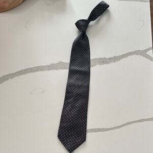 Metropolitan View - Sophisticated Black Geometric Tie